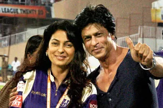 Juhi ingin kerja bareng SRK lagi. ©mathrubhumi.com