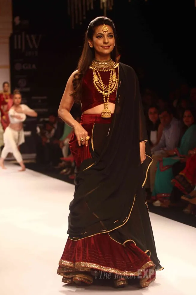Juhi Chawla tampil memukau dengan lehenga marun @indianexpress.com