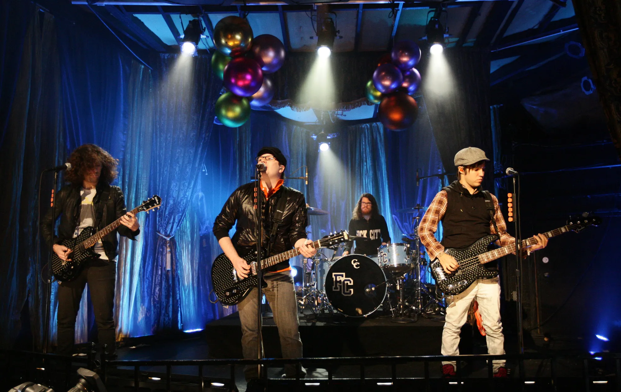 Fall out Boy Sukses di Konser Pertama