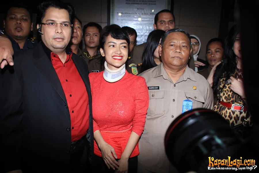Julia Perez ditahan Kejari akibat perseteruannya dengan Dewi Perssik