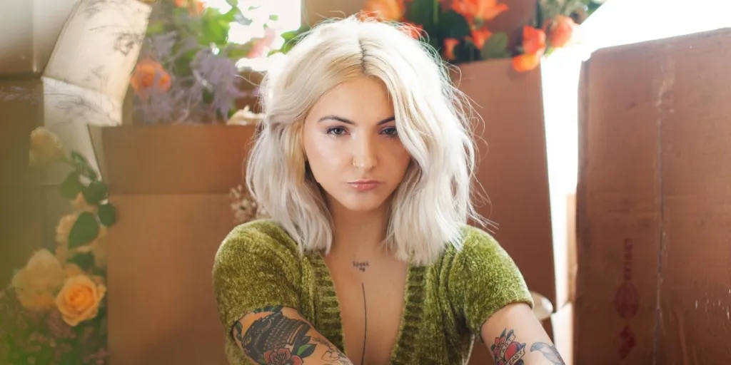 Julia Michaels - Hurt Again