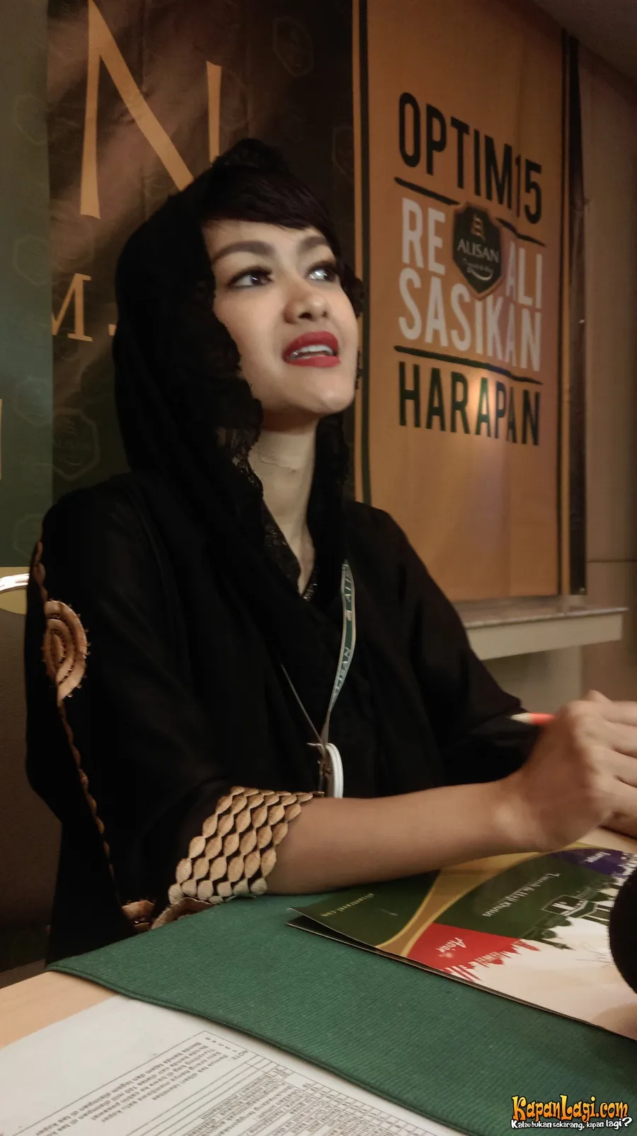 Jupe tak mau kemampuan bahasa Arab-nya hilang © KapanLagi.com®/Adi Abbas