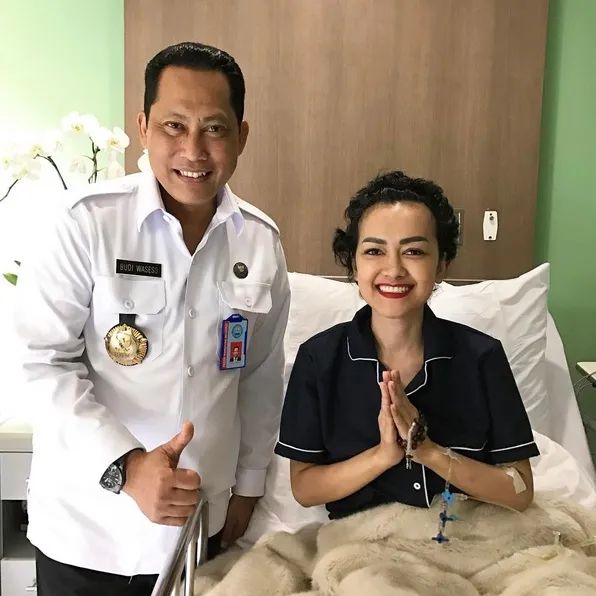Kondisi Julia Perez sempat turun sehingga batal kemoterapi. © instagram Julia Perez