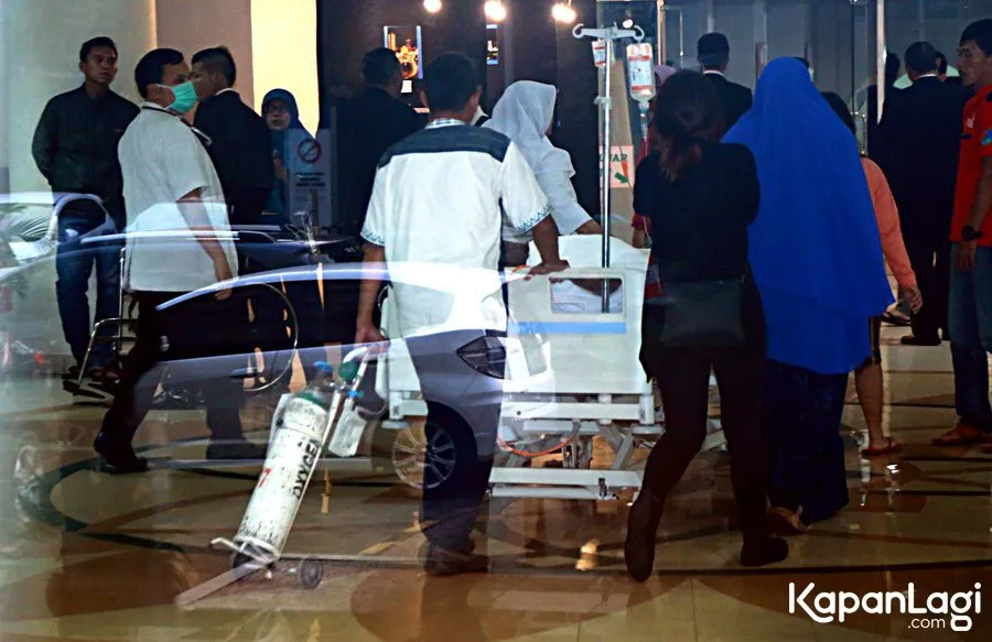 Julia Perez saat dirawat di RSCM. © KapanLagi.com/Agus Apriyanto