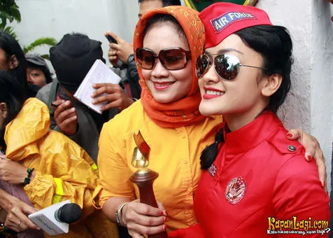 Ibunda Jupe mengalami komplikasi dan harus dirawat opname. ©KapanLagi.com®
