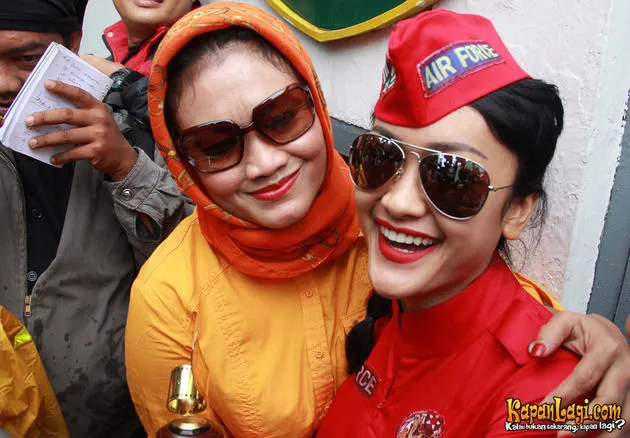 Julia Perez dan sang ibu. ©KapanLagi.com®/Agus Apriyanto