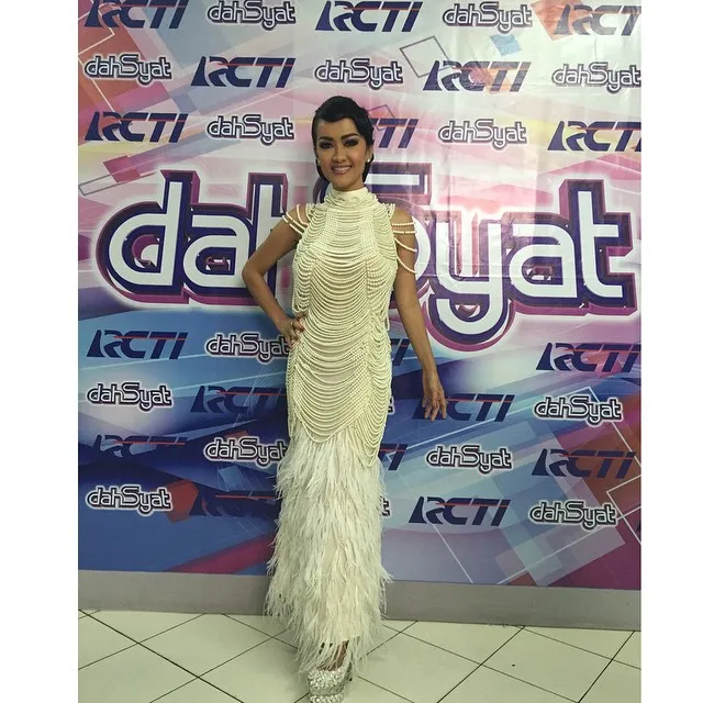 Tampilan Julia Perez di Dahsyatnya Awards © Instagram/Jualia Perez
