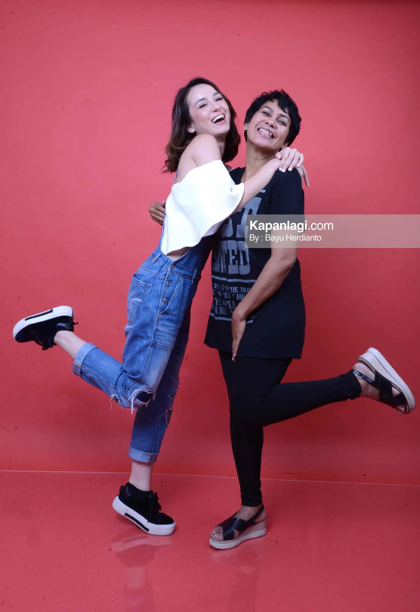 Julie Estelle & Esther © Kapanlagi/Bayu Herdianto