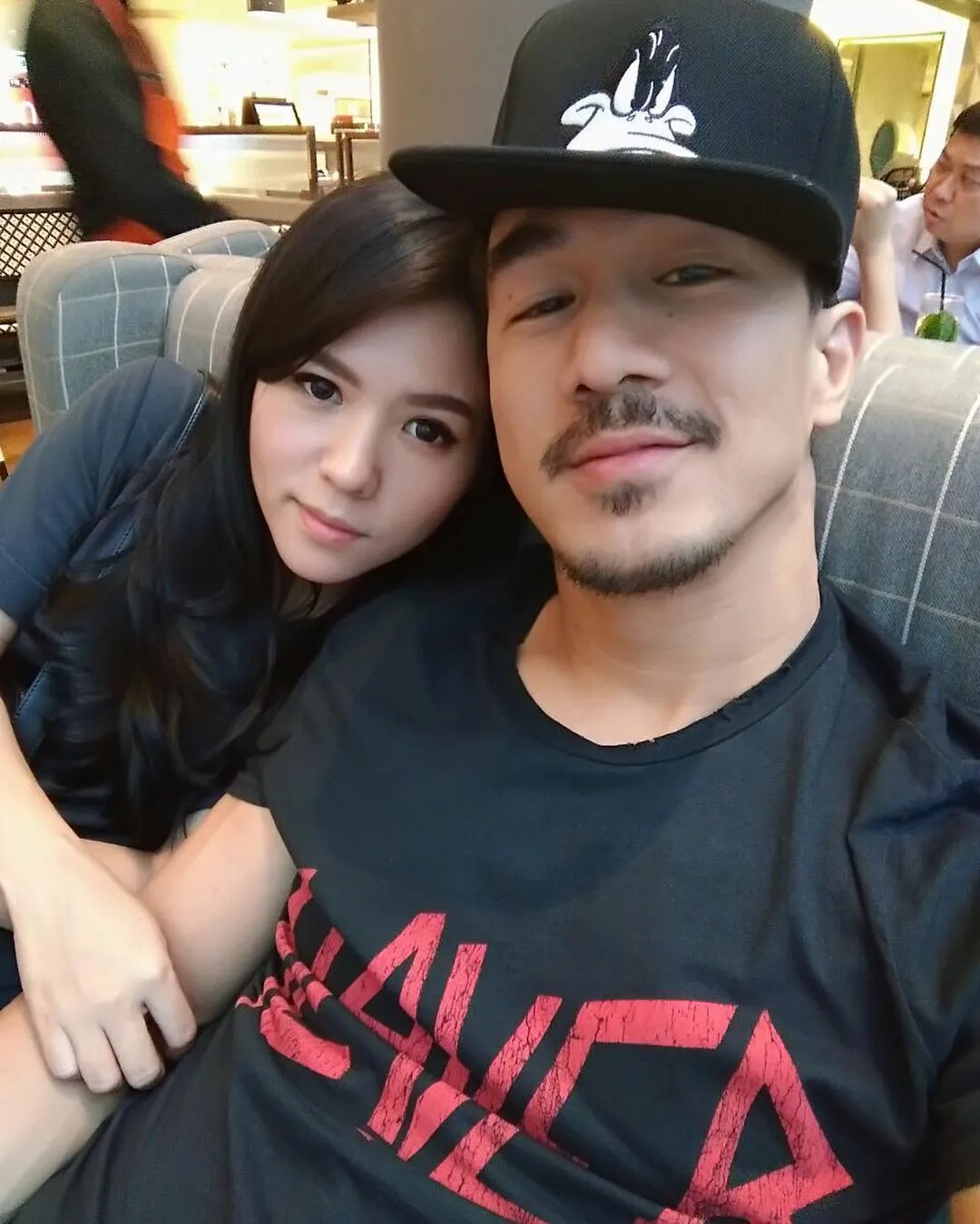 Julie bersyukur bisa dapat suami seperti Joe © Instagram/julietaslim