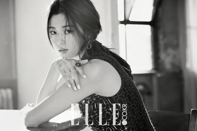 Jun Ji Hyun, sosok diva Korea yang ternyata nggak takut tua. ©Elle