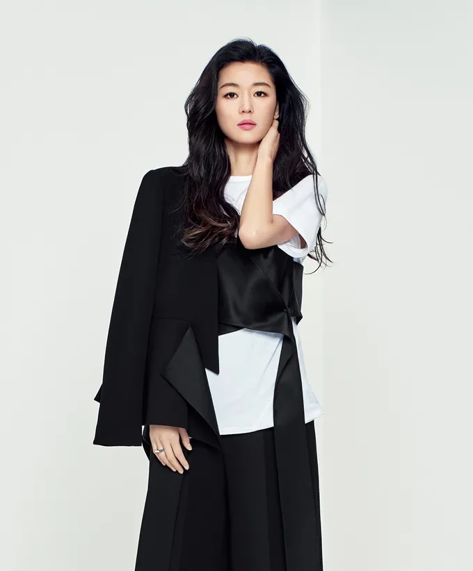 Jun Ji Hyun cantiknya bikin meleleh! © MICHAA/soompi.com