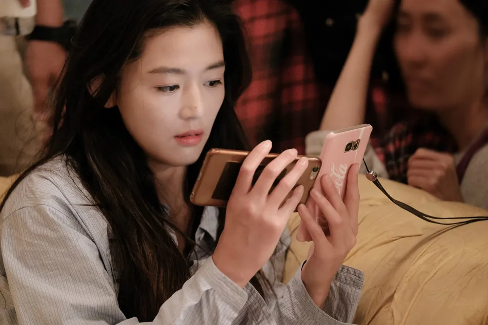 Jun Ji Hyun dalam teaser terbaru The Legend of The Blue Sea. ©soompi.com