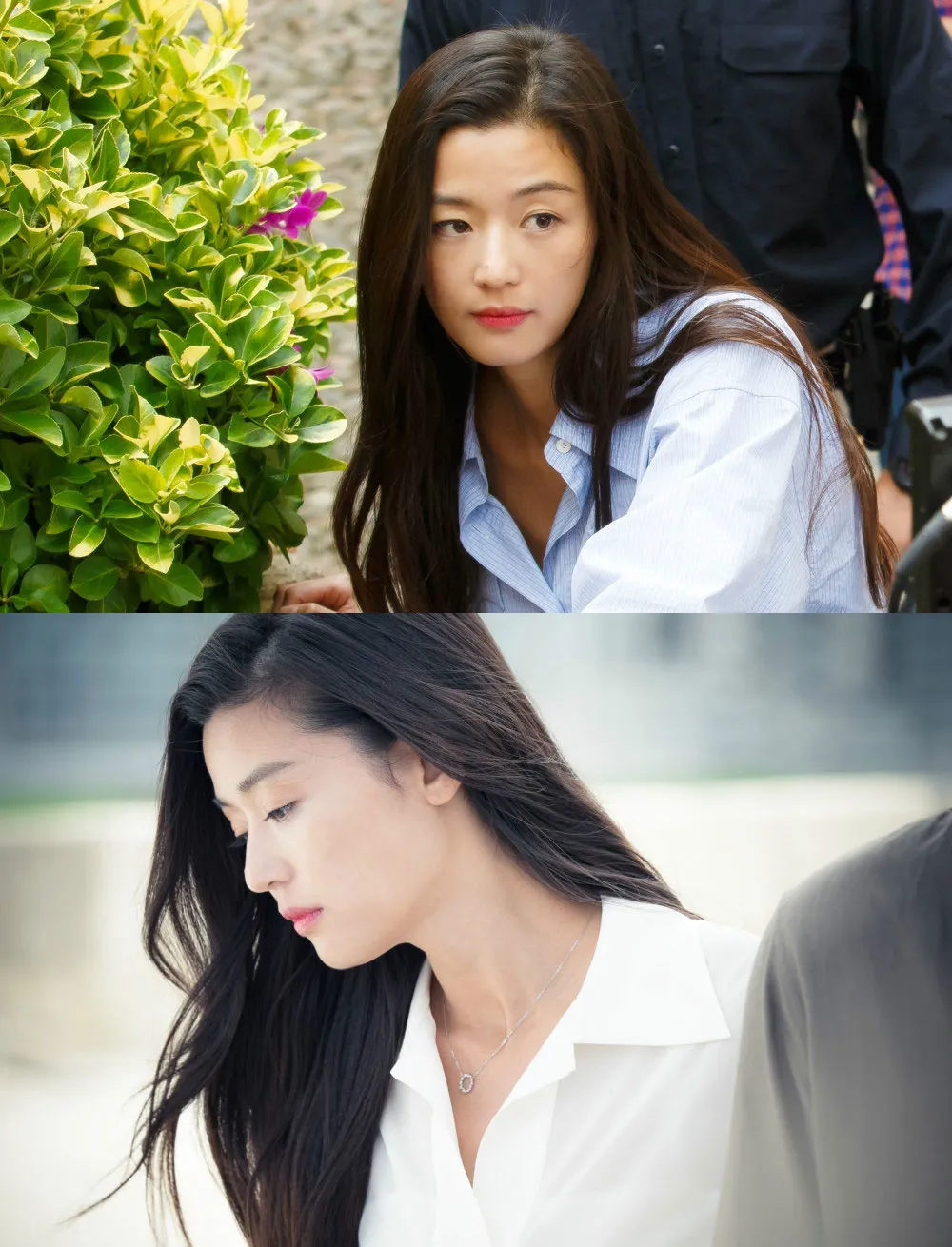 Jun Ji Hyun tampil cantik dan flawless memerankan sosok putri duyung dalam The Legend of The Blue Sea. ©soompi.com