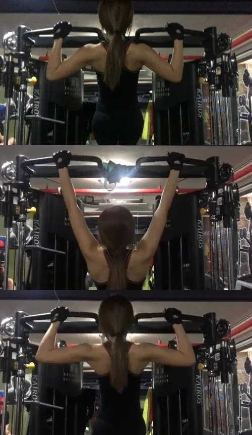 Jung Eunji saat melakukan pull up. ©nate.com