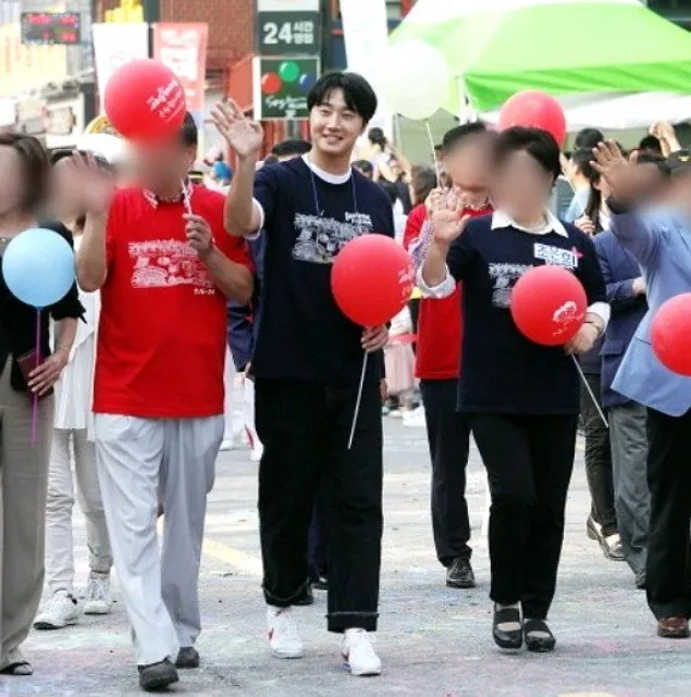 Jung Il Woo di festival Seoripul © allkpop.com