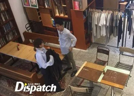 Sooyoung dan Jung Kyung Ho ada di toko baju © Dispatch