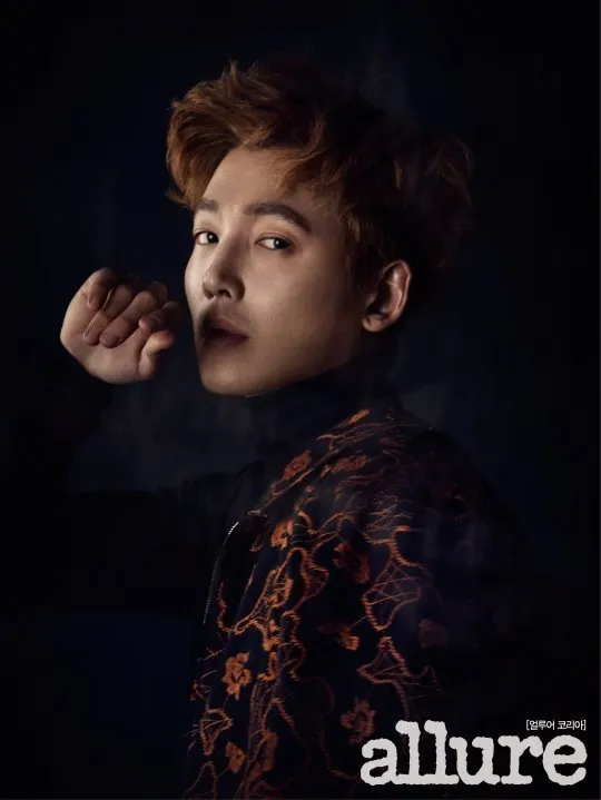 Jung Kyung Ho untuk pemotretan terbarunya © Allure Magazine
