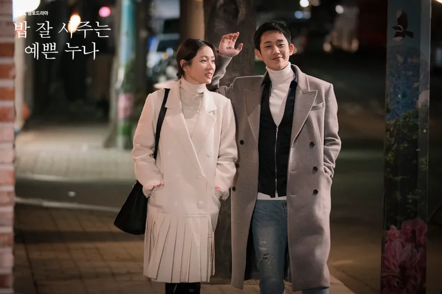 PRETTY NOONA WHO BUYS ME FOOD memenangkan penghargaan Drama of The Year dari 2018 Brand of The Year Awards. © JTBC