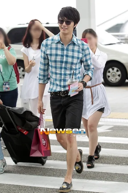 Jung Il Woo tertahan di bandara Shanghai gara-gara kehilangan paspor dan visa. foto: newsen.com