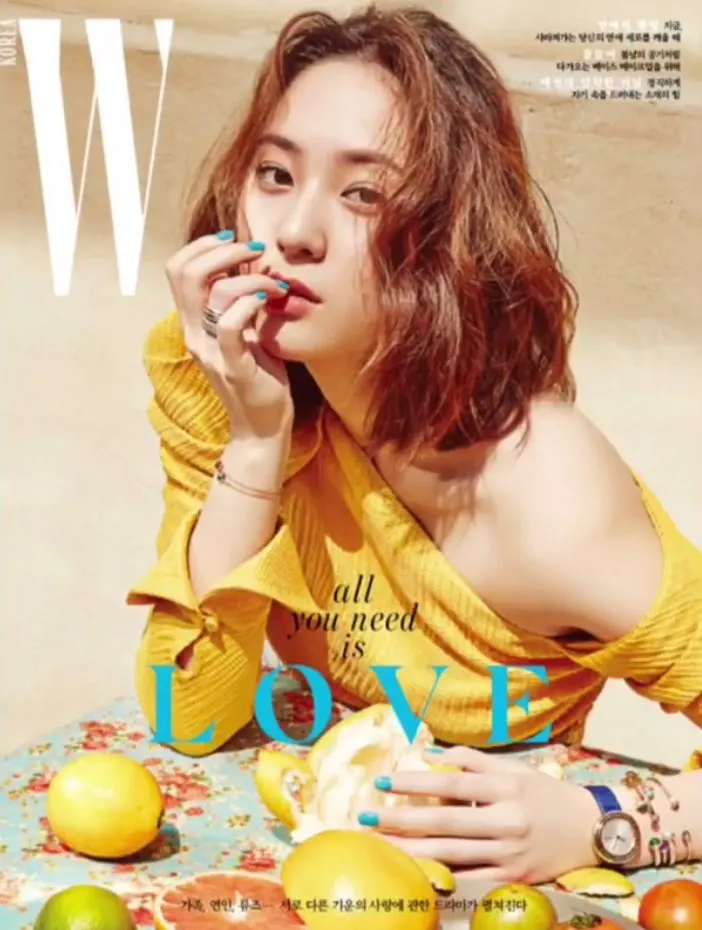 Dengan rambut pendek, Krystal makin terlihat dewasa. Credit: via trendsmap.com