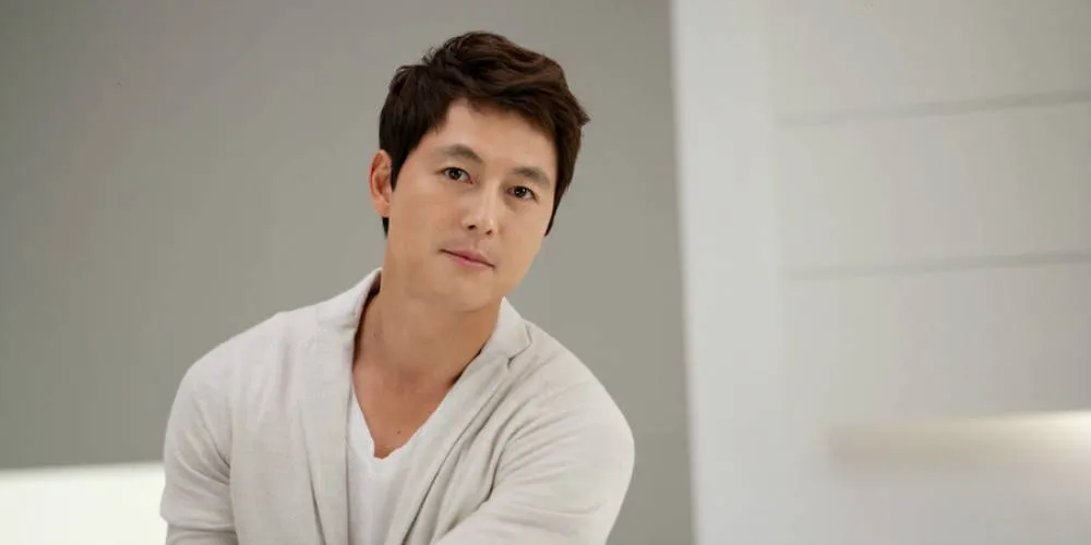 Jung Woo Sung sempat jadi korban penipuan. © allkpop.com