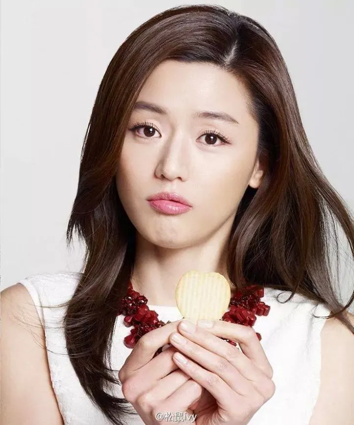 Netizen berharap Jun Ji Hyun meminta maaf karena datang terlambat. @pinterest.ccom