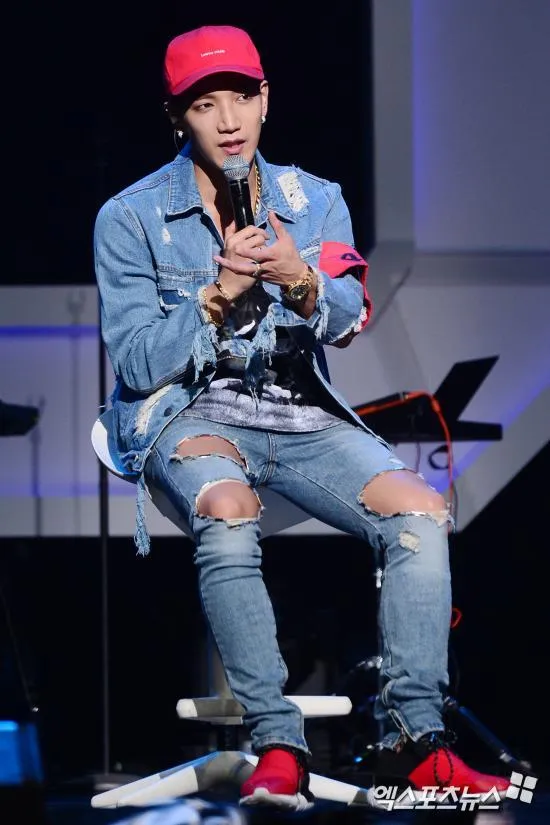 Jun.K mengalami patah tulang gara-gara jatuh dari panggung saat konser. ©xportnews.com