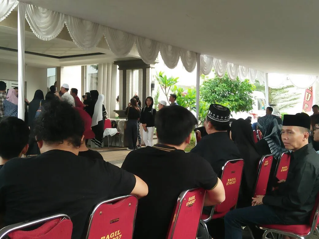 Suasana rumah duka sebelum Jupe dimakamkan ©KapanLagi.com®/nuzulurrakhmah