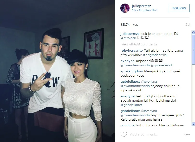 Julia Perez Berfoto Bersama Afrojack