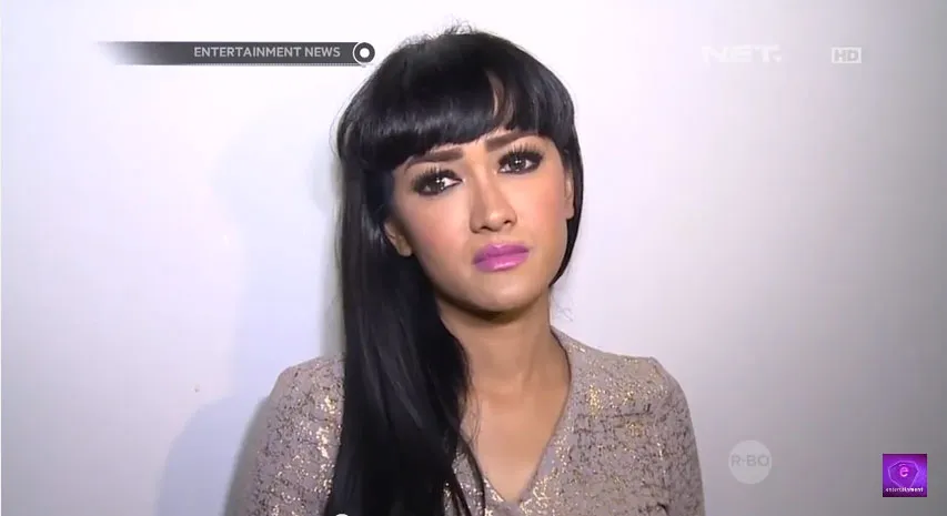 Julia Perez berlinang air mata © Net Entertainment News