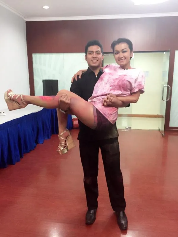 Mumu gendong manja Jupe @ twitter.com/juliaperrez