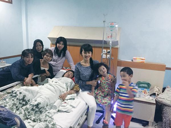 Sang Ibu Masuk Rumah Sakit Julia Perez Mama Cepet Sembuh