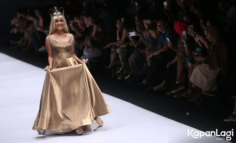 Meski jadi model terpendek, nyatanya Jupe mendapat bayaran tertinggi. © KapanLagi.com/Agus Apriyanto