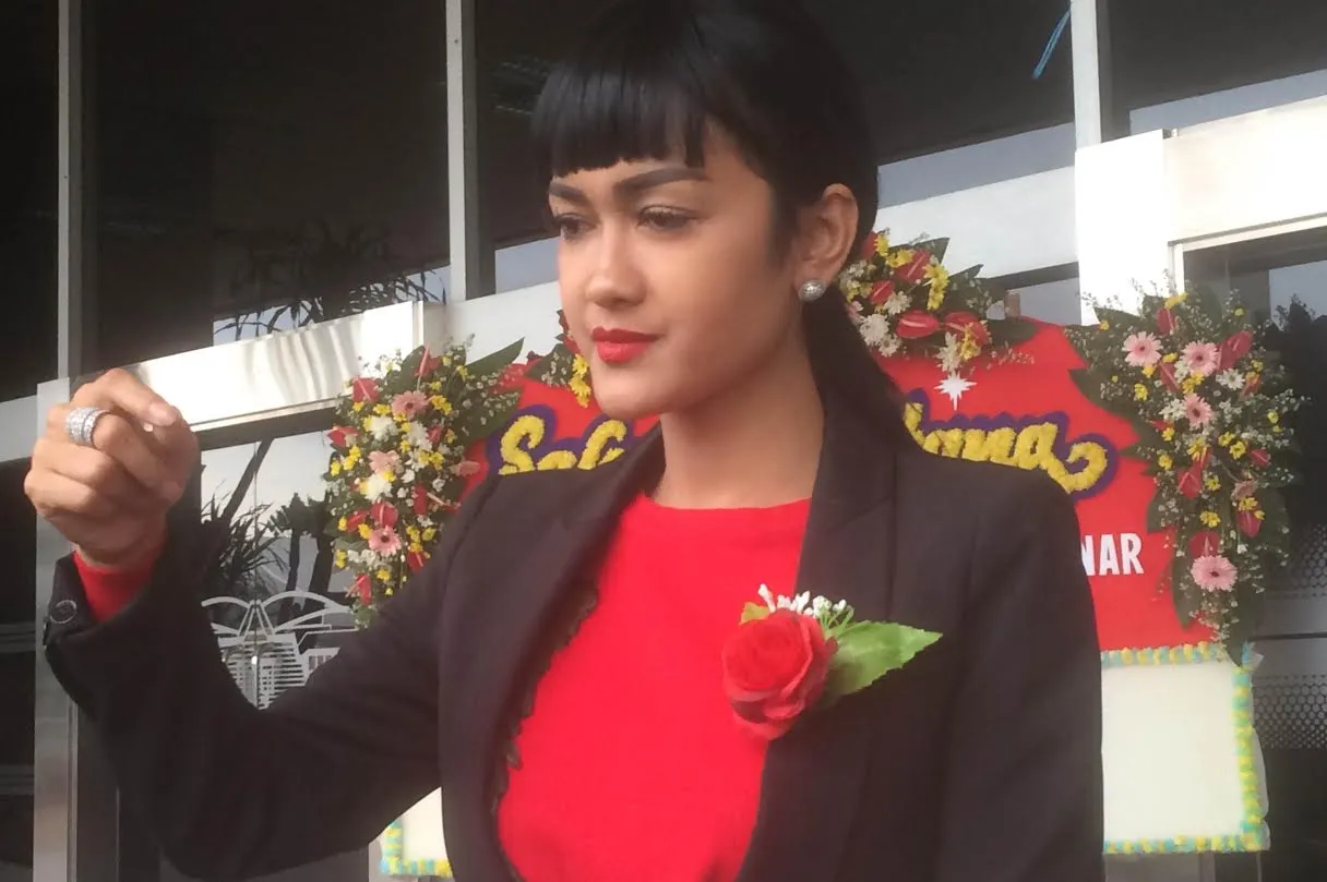 Jupe saat angkat bicara masalah penganiayaan pada asistennya yang diduga dilakukan Nikita Mirzani. ©KapanLagi.com/Abbas Adi