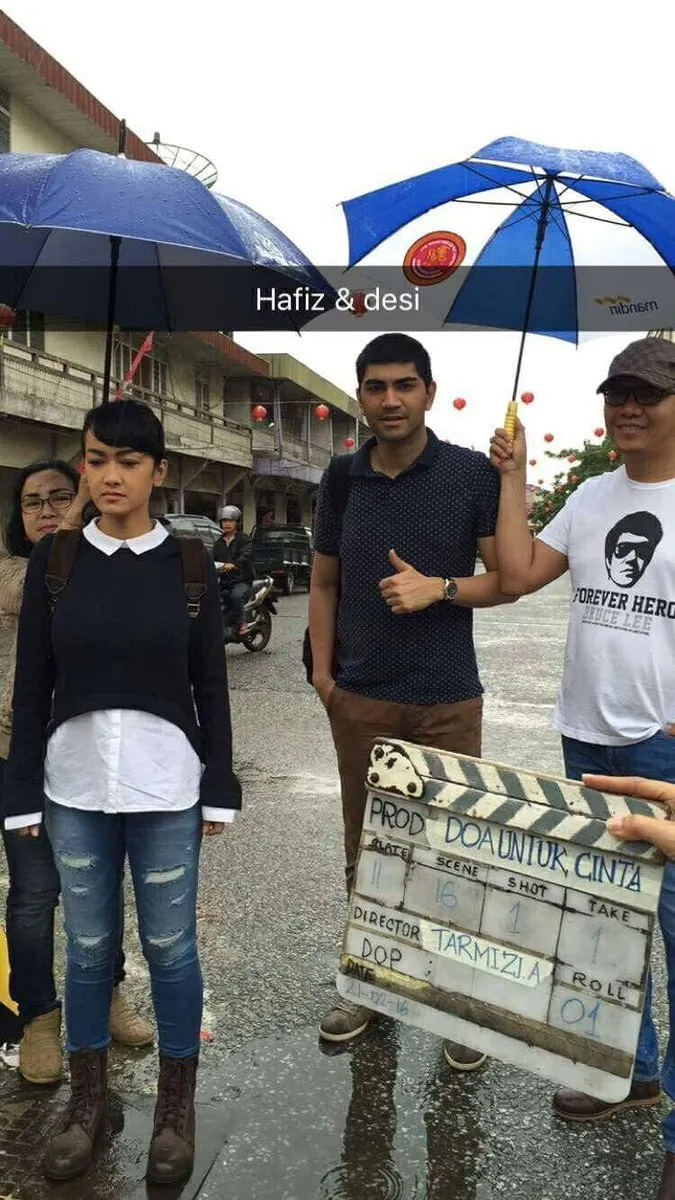 Jupe dan Gandhi jalani syuting film 'DOA UNTUK CINTA' © Twitter/GandhiFernando