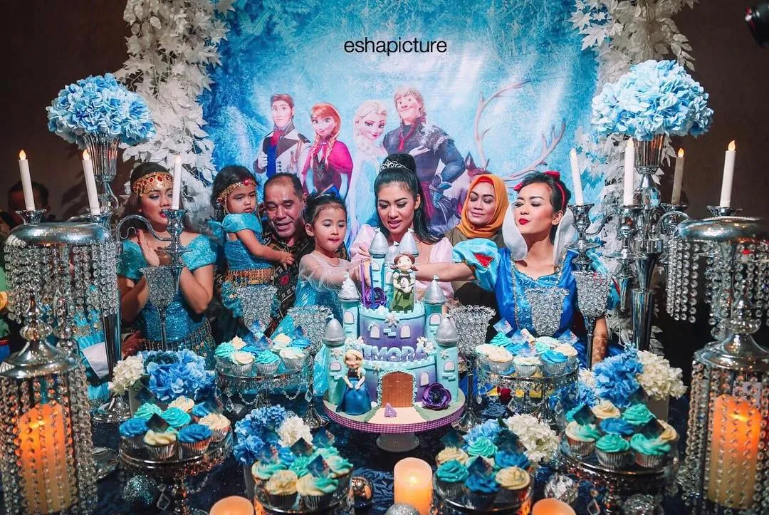 Momen manis keluarga almarhum Julia Perez. Credit: instagram.com/juliaperrezz