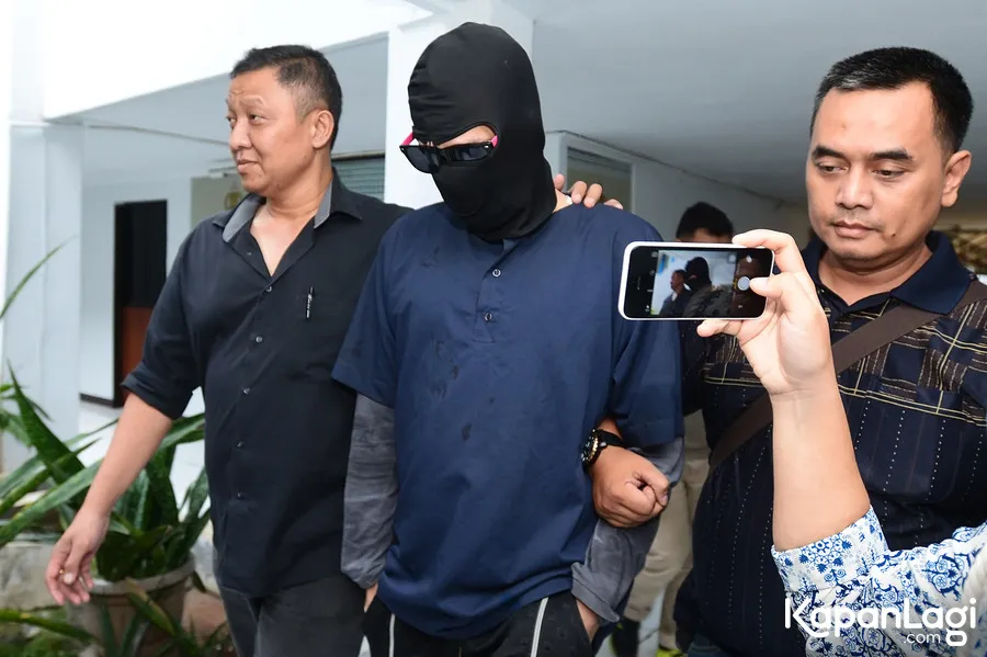 Jupiter menutupi wajah saat difoto wartawan © KapanLagi.com®/Bambang E Ros