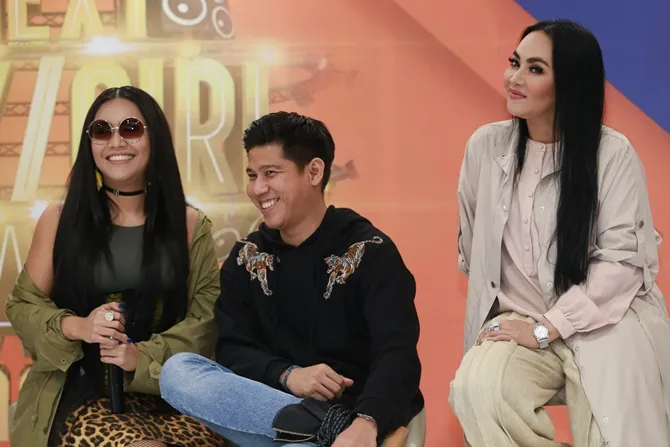 Bersama Denada dan Dewi Gita untuk team girls (credit: KapanLagi.com/Agus Apriyanto)