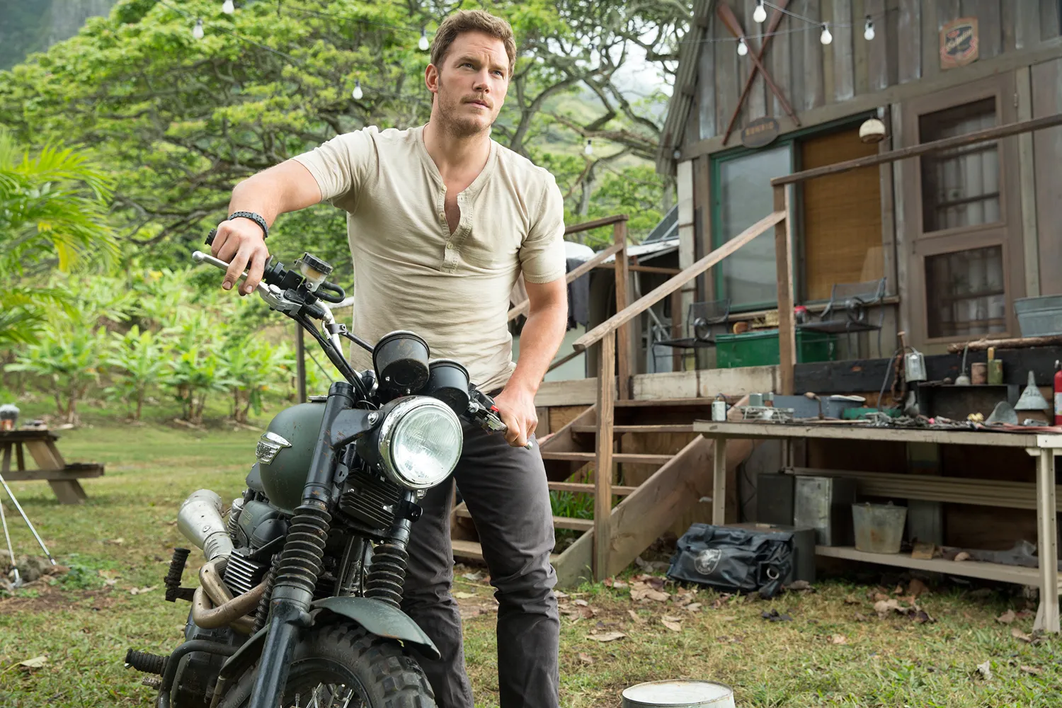 Chris Pratt, bintang utama JURASSIC WORLD © Universal Pictures