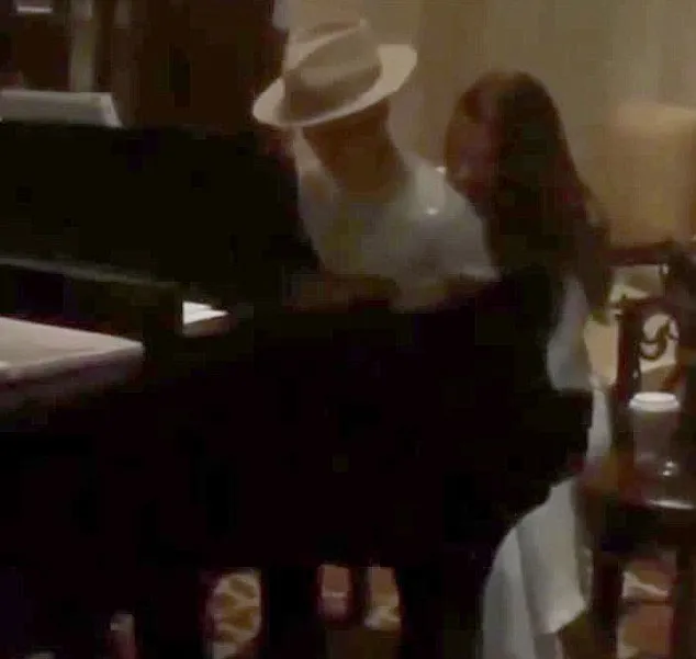 Justin Bieber dan Xenia Deli ketahuan kencan romatis © Youtube.com