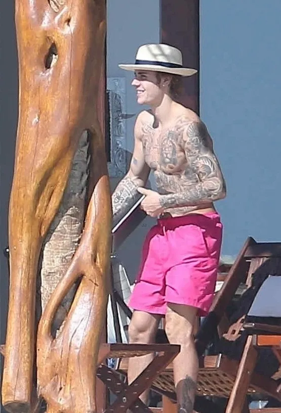 Justin berlibur di Meksiko. Credit: Just Jared