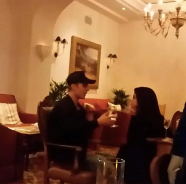 Justin Bieber dan Selena Gomez ketahuan kencan bareng @ Instagram/eatprayphoto