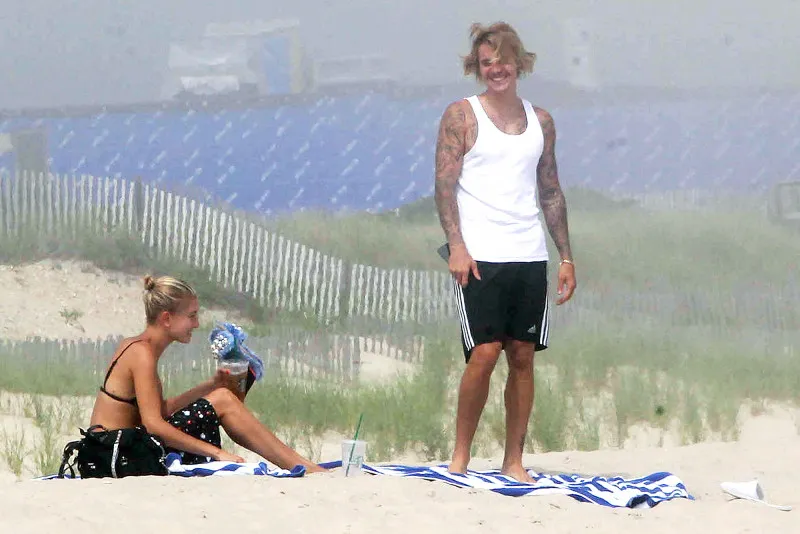 Justin dan Hailey terlihat sangat menikmati momen kencannya kali ini © INSTARimages via usmagazine.com