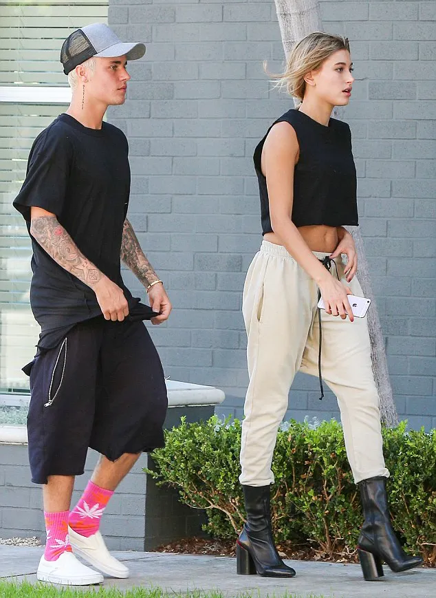 Justin dan Hailey kembali tertangkap kencan © dailymail.co.uk