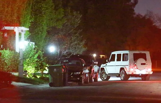 Mobil Justin yang baru saja tiba di rumah Selena © dailymail.co.uk
