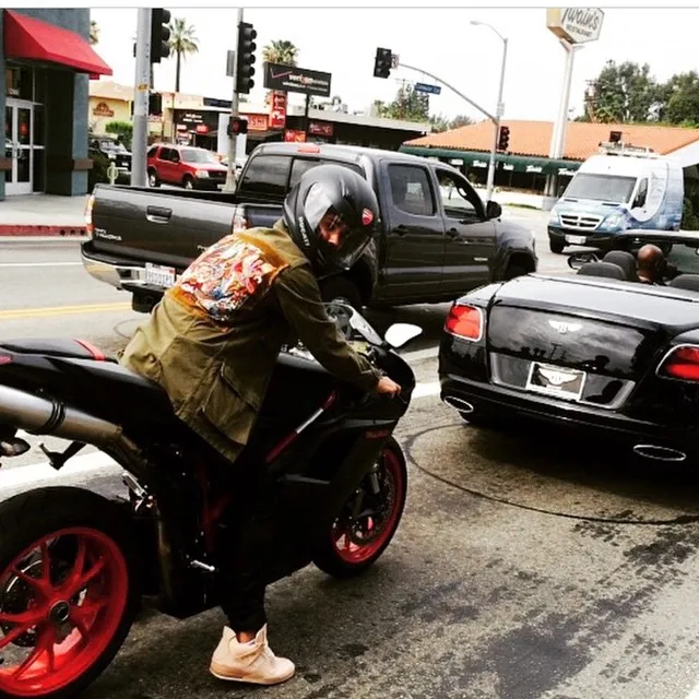 Justin dan motor kerennya @ instagram.com/justinbieber