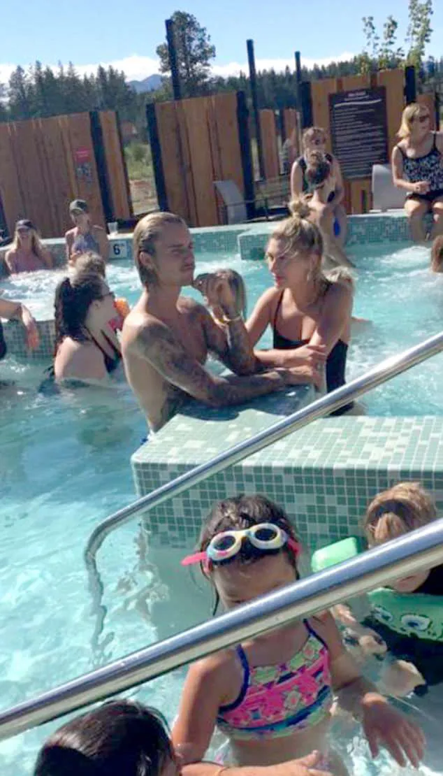 Justin kencan di hot tub umum © instagram.com/Jaycie Roth