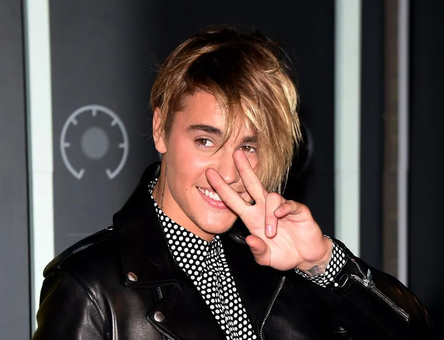 Seperti inilah gaya rambut Justin saat menghadiri ajang MTV VMAs 2015 © AFP