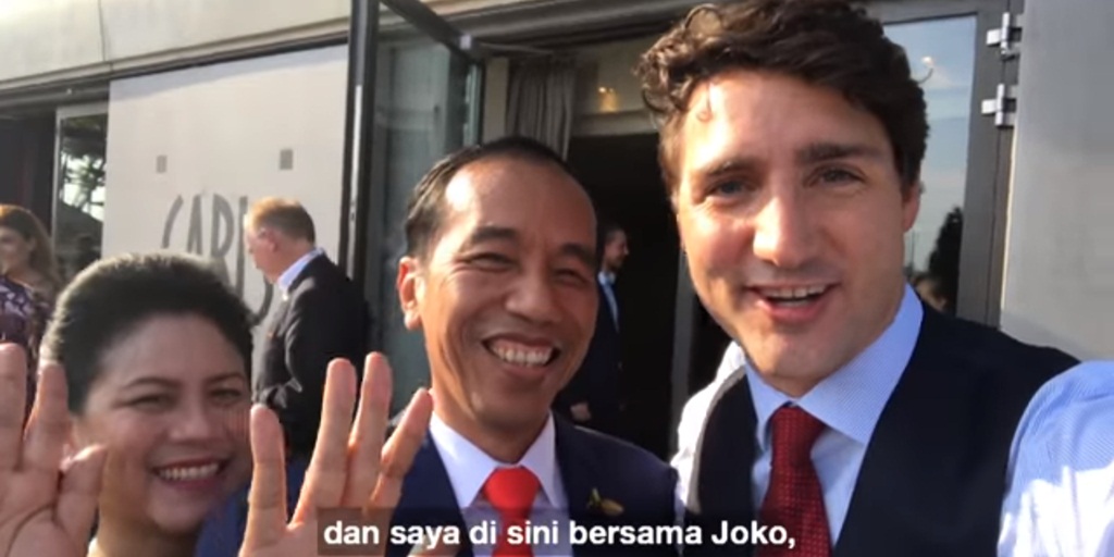 Jokowi berkesempatan untuk mengabadikan keakrabannya bersama Justin Trudeau © Youtube.com/Joko Widodo