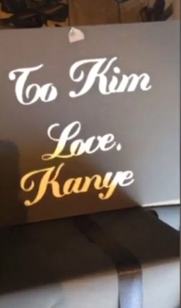 Kado dari Kanye untuk Kim Kardashian © kourtneykardashianwest.com